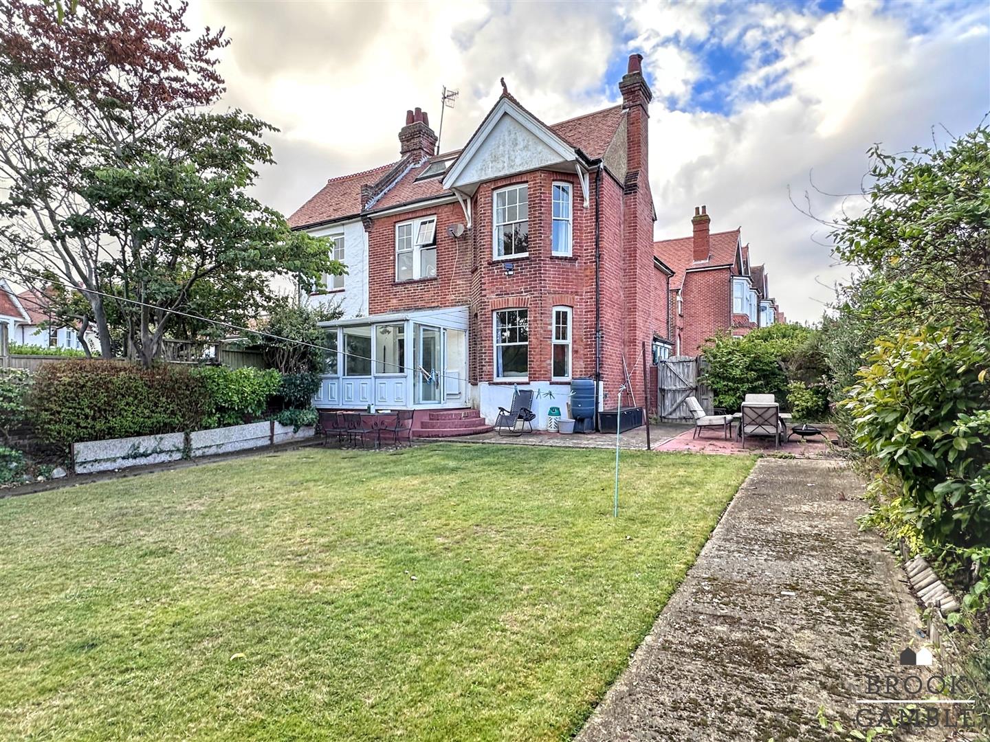 7 Bedroom House - Semi-Detached. Milton Road in Eastbourne, East Sussex 31